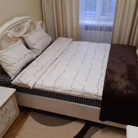 Двокімнатна Apartamento Shepetivka Exterior foto